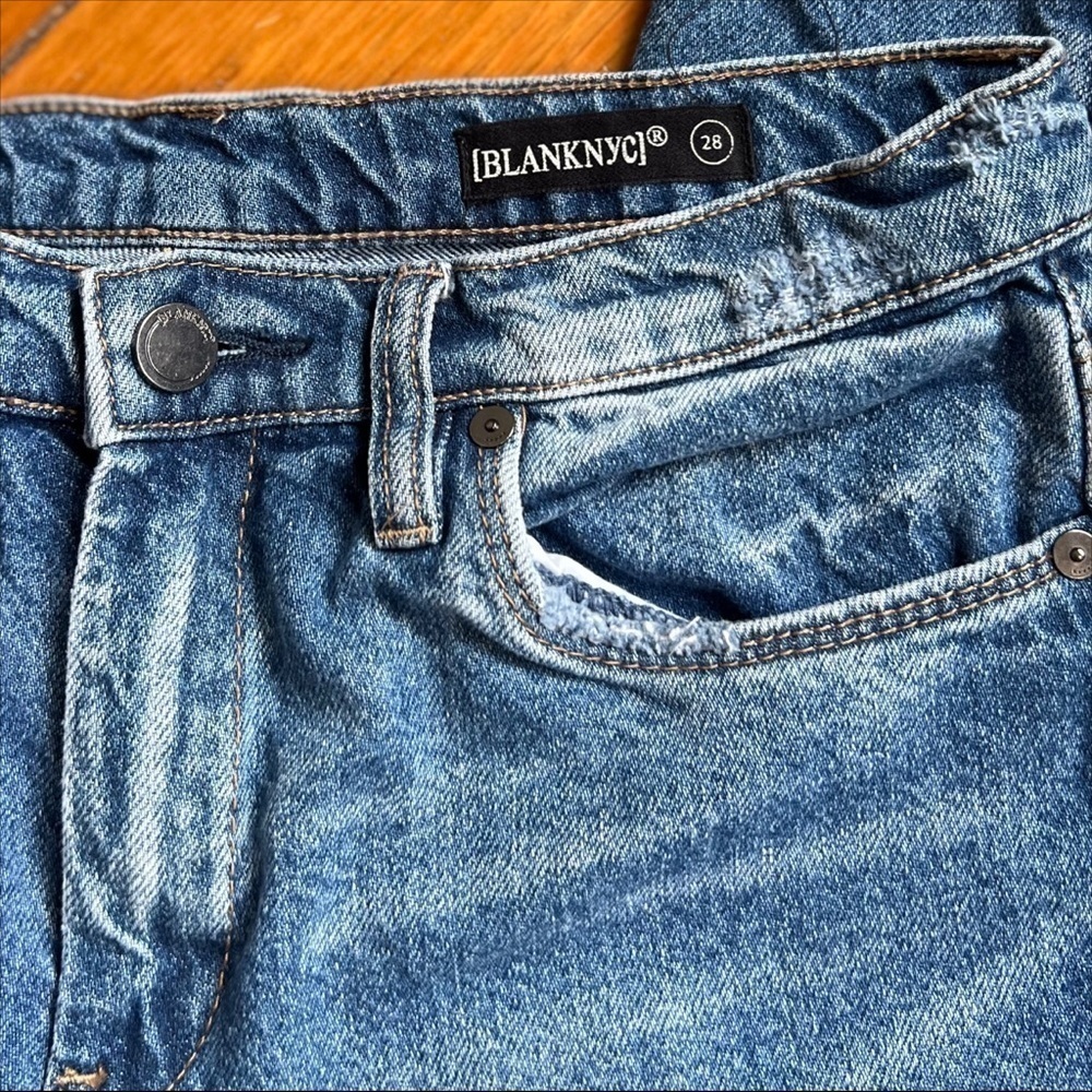 Blank NYC Stagger Raw Hem Straight Leg Cropped Jeans Size 28 - Picture 7 of 13